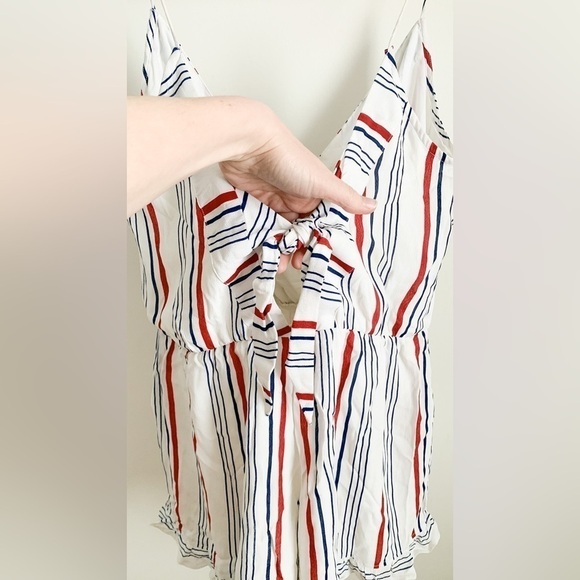 Tularosa Amelia Red White Blue Striped V Neck Tie Back Romper Large - Picture 15 of 16